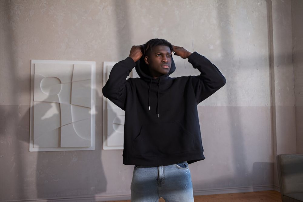 7 Trik Styling Hoodie Oversize untuk Look Kasual, Gak Mati Gaya!