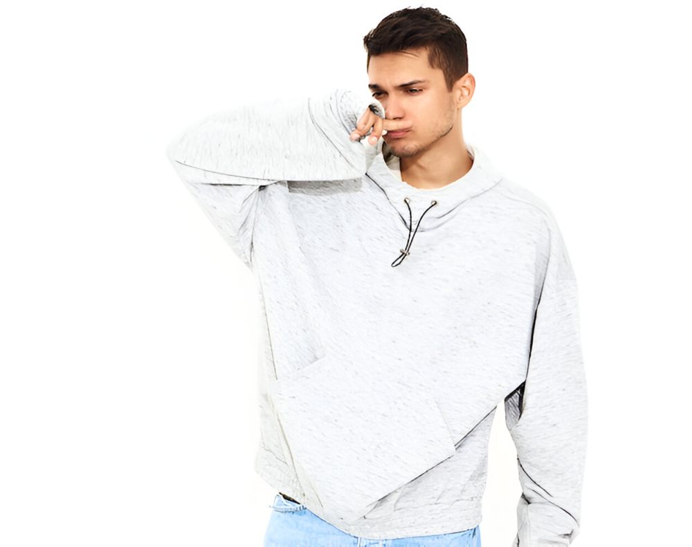 7 Trik Styling Hoodie Oversize untuk Look Kasual, Gak Mati Gaya!