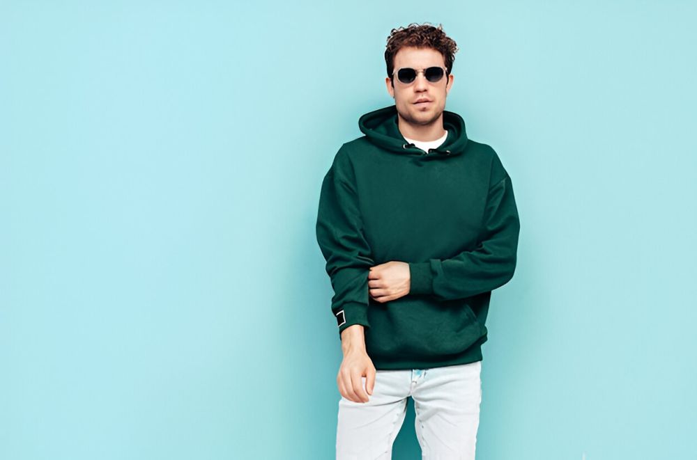 7 Trik Styling Hoodie Oversize untuk Look Kasual, Gak Mati Gaya!