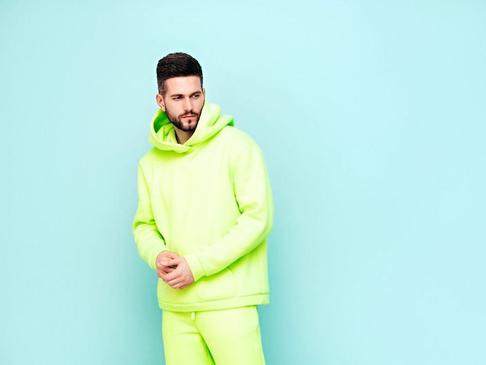 7 Trik Styling Hoodie Oversize untuk Look Kasual, Gak Mati Gaya!