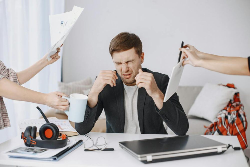 5 Tanda Kamu Bukan Pemalas, Tapi Sedang Lelah Mental