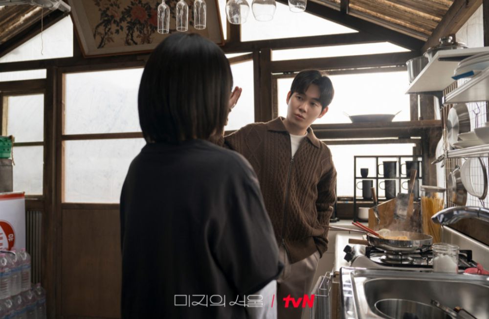 7 Afeksi Han Se Jin pada Yu Mi Rae di Drakor Our Unwritten