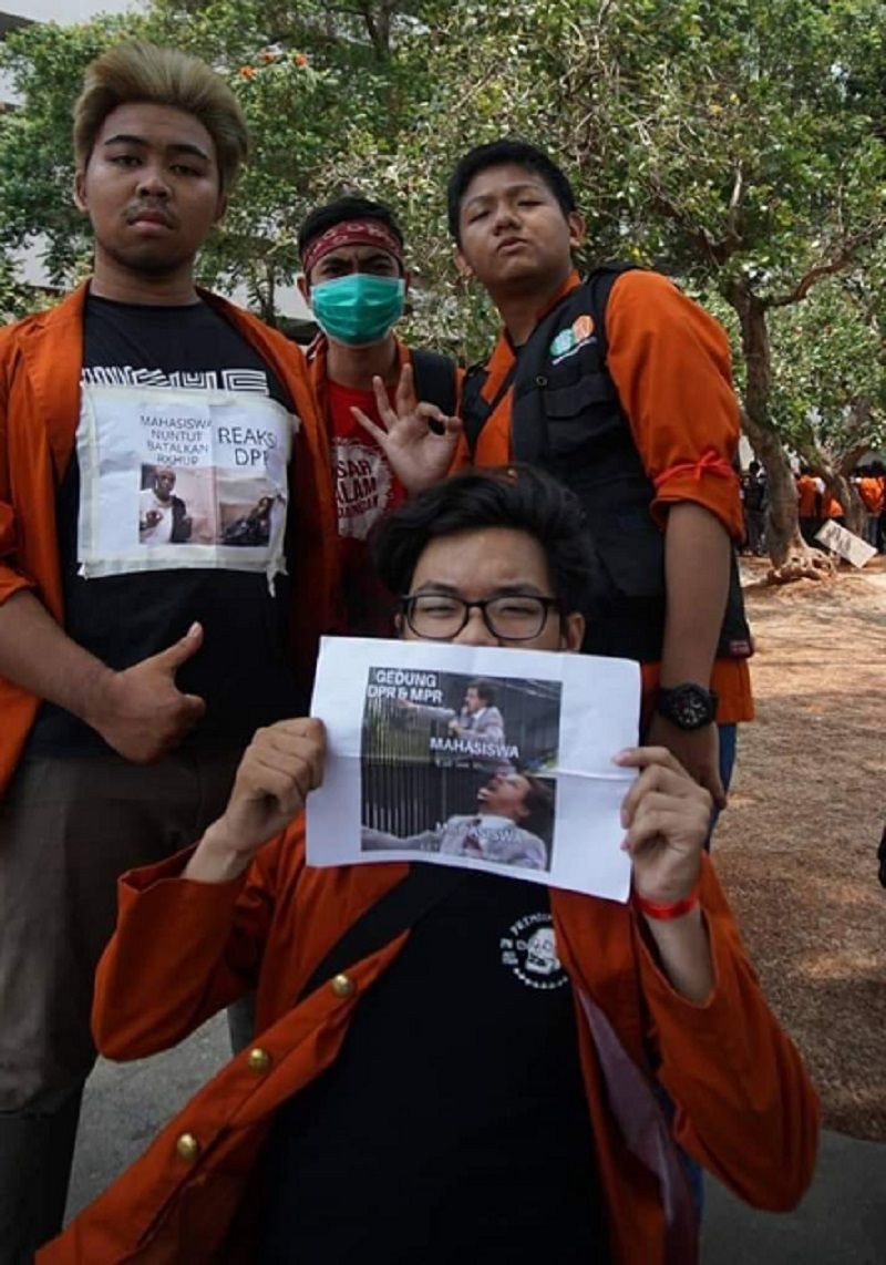 Lucu dan Tajam, Ini 10 Meme Spanduk Demo Mahasiswa ke DPR ...