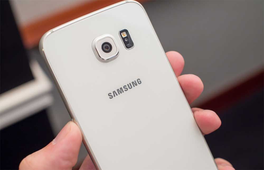 Samsung Galaxy S6 Tampak Belakang