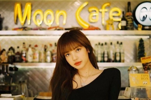 Melecehkan Lisa BLACKPINK, Seorang Pemilik Kafe Minta Maaf di Medsos