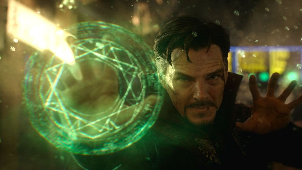 Sam Raimi Konfirmasi Akan Sutradarai Doctor Strange 2!