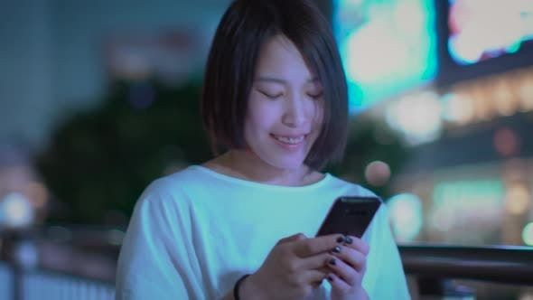 Walikota Osaka Ingin Mengontrol Durasi Bermain Smartphone bagi Pelajar