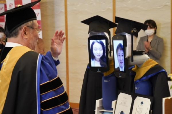 Pakai Zoom dan Robot, Universitas Jepang Ini Adakan Wisuda Remote!