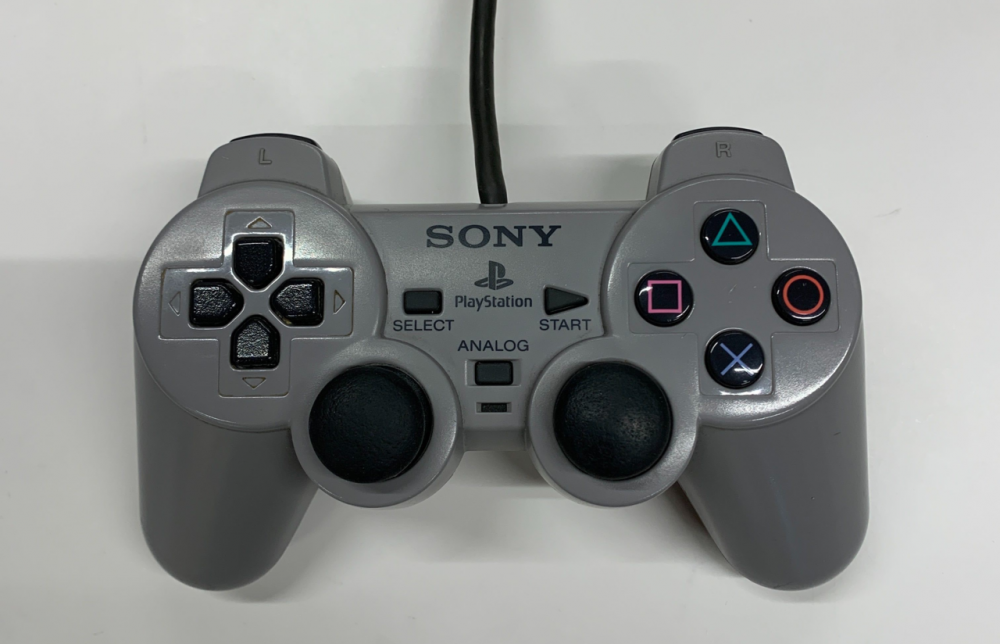 Termasuk DualSense, Begini Kontroler PlayStation dari Masa ke Masa!