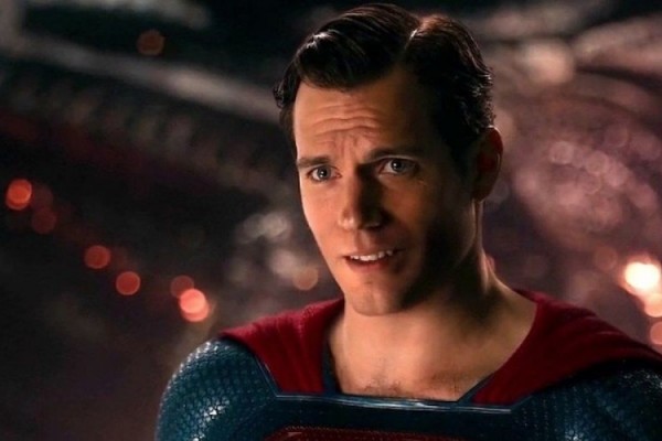 Warner Bros Tak Yakin Henry Cavill akan Bermain di Film Solo Superman