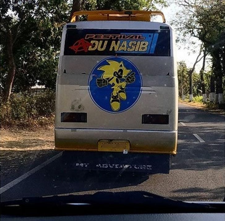 10 Foto Tulisan Belakang Bus! Ada yang Kocak, Ada yang Bijak!