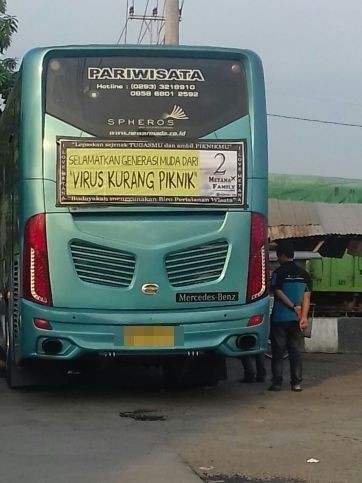 10 Foto Tulisan Belakang Bus! Ada yang Kocak, Ada yang Bijak!