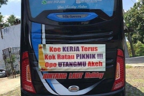 10 Foto Tulisan Belakang Bus! Ada yang Kocak, Ada yang Bijak!