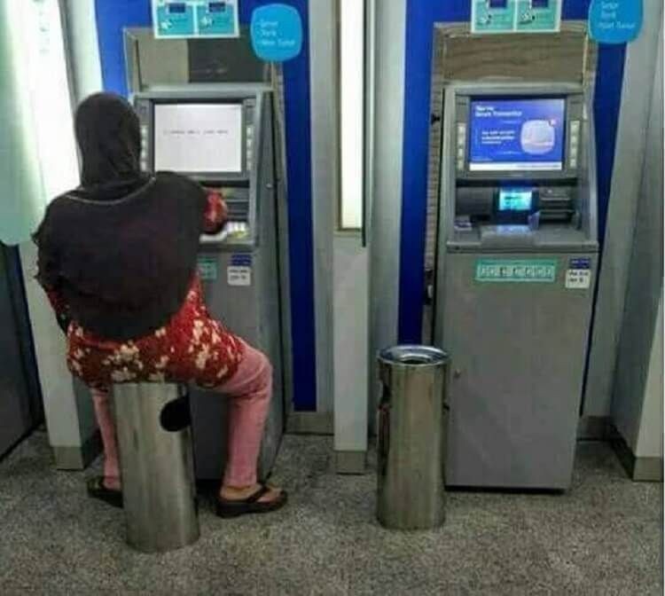Kelakuan nyeleneh di ATM
