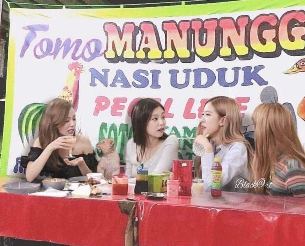 Kocak Banget! Ini 10 Foto Editan Artis KPop Makan di Warung Pecel Lele