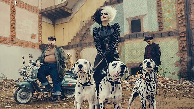 Review Cruella, Ketika Disney Membuat Musuh yang Loveable