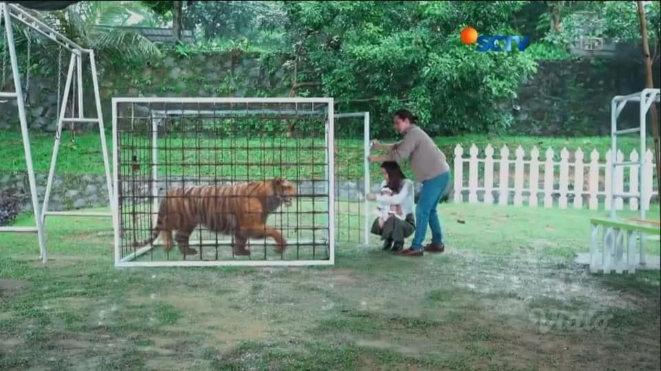 10 Potret Adegan FTV yang Ketahuan Bohongnya! Kocak!