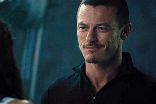 Luke Evans sebagai Owen Shaw.jpg