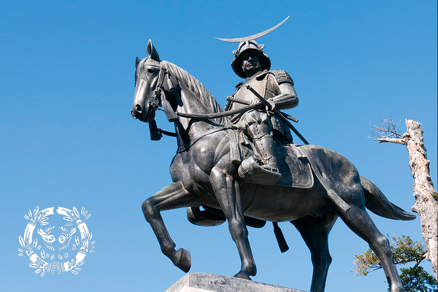 Statue-of-Date-Masamune-overlooking-the-city-of-Sendai-from-the-ruins-of-Sendai-Castle-which-is-located-on-a-plateau..png