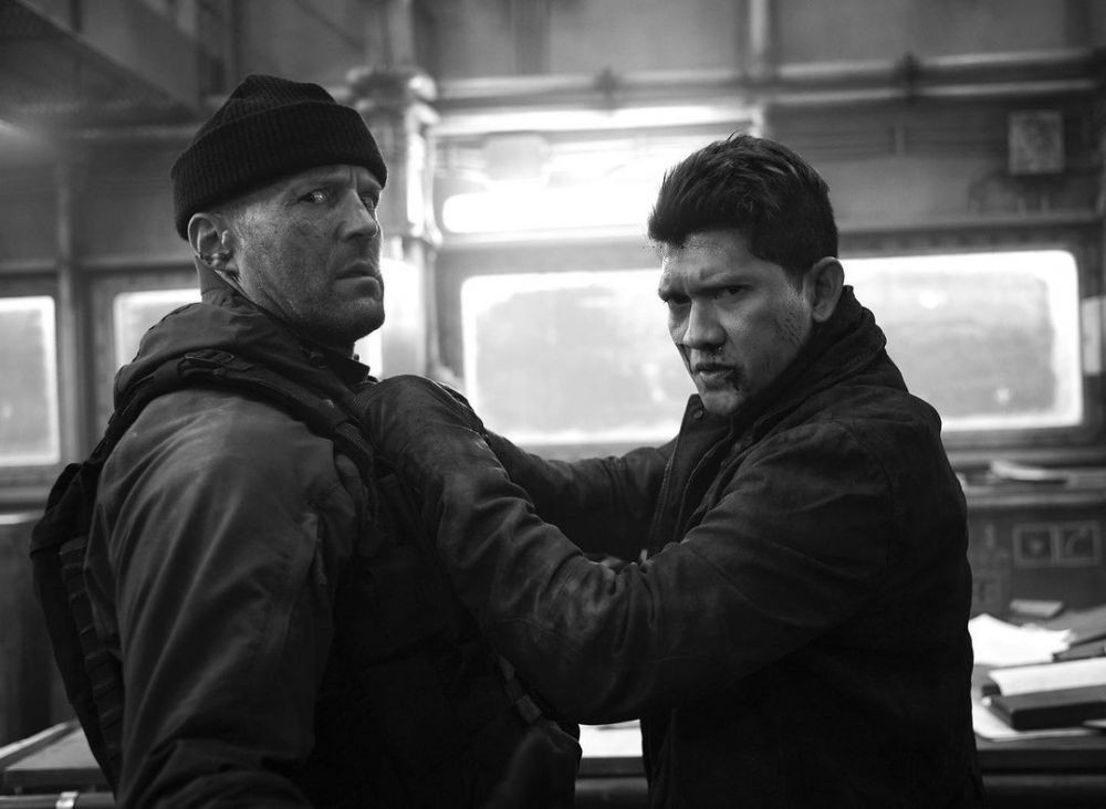 Potret Iko Uwais dengan Jason Statham di The Expandables 4!