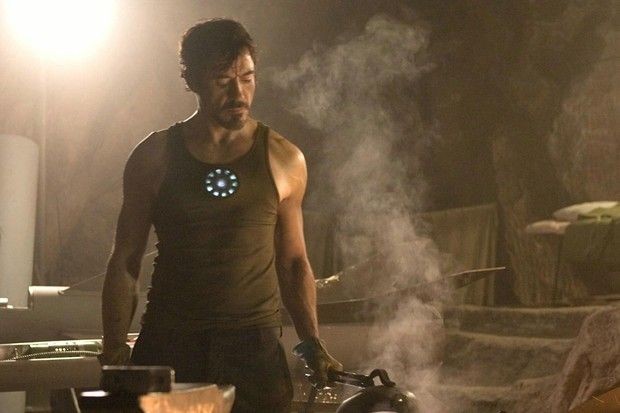 Kenapa Tony Stark Menggunakan Arc Reactor di Dadanya? Ini Jawabannya