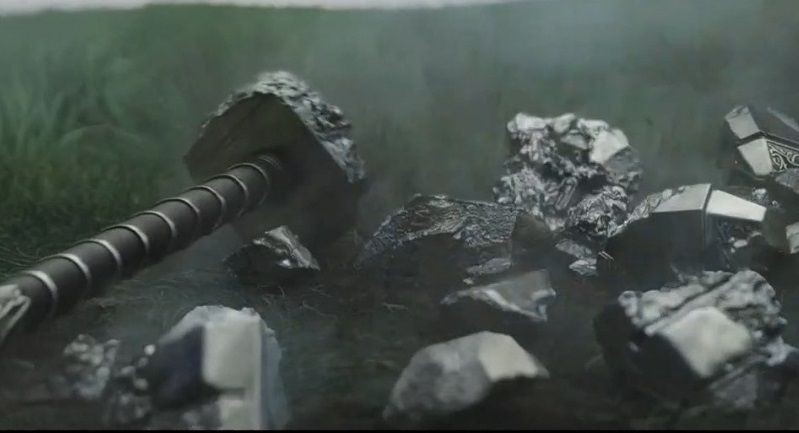 Mjolnir hancur di Thor: Ragnarok