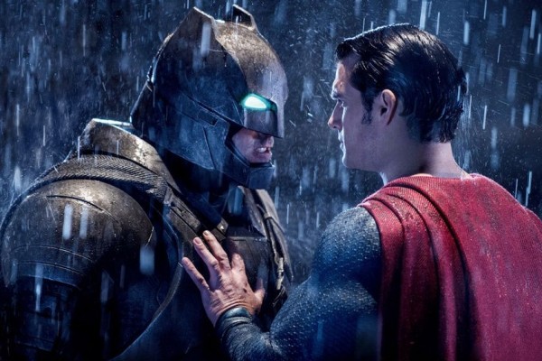 Kenapa Batman dan Superman Bertarung di BvS? Ini Penyebabnya