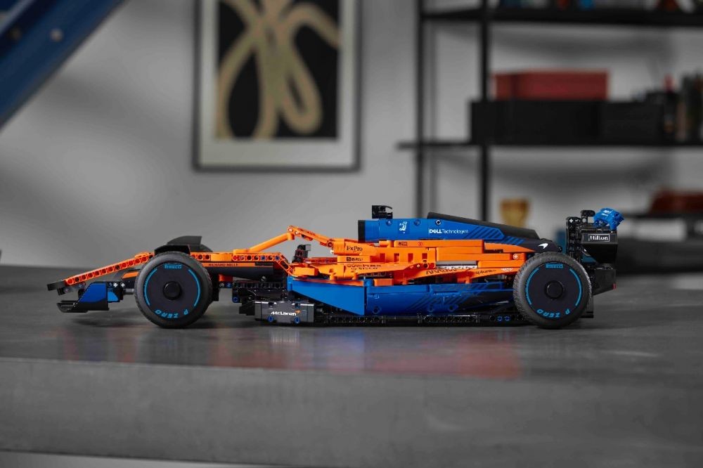 Mobil Balap Terbaru LEGO Technic McLaren Formula 1 Hadir ke Indonesia!