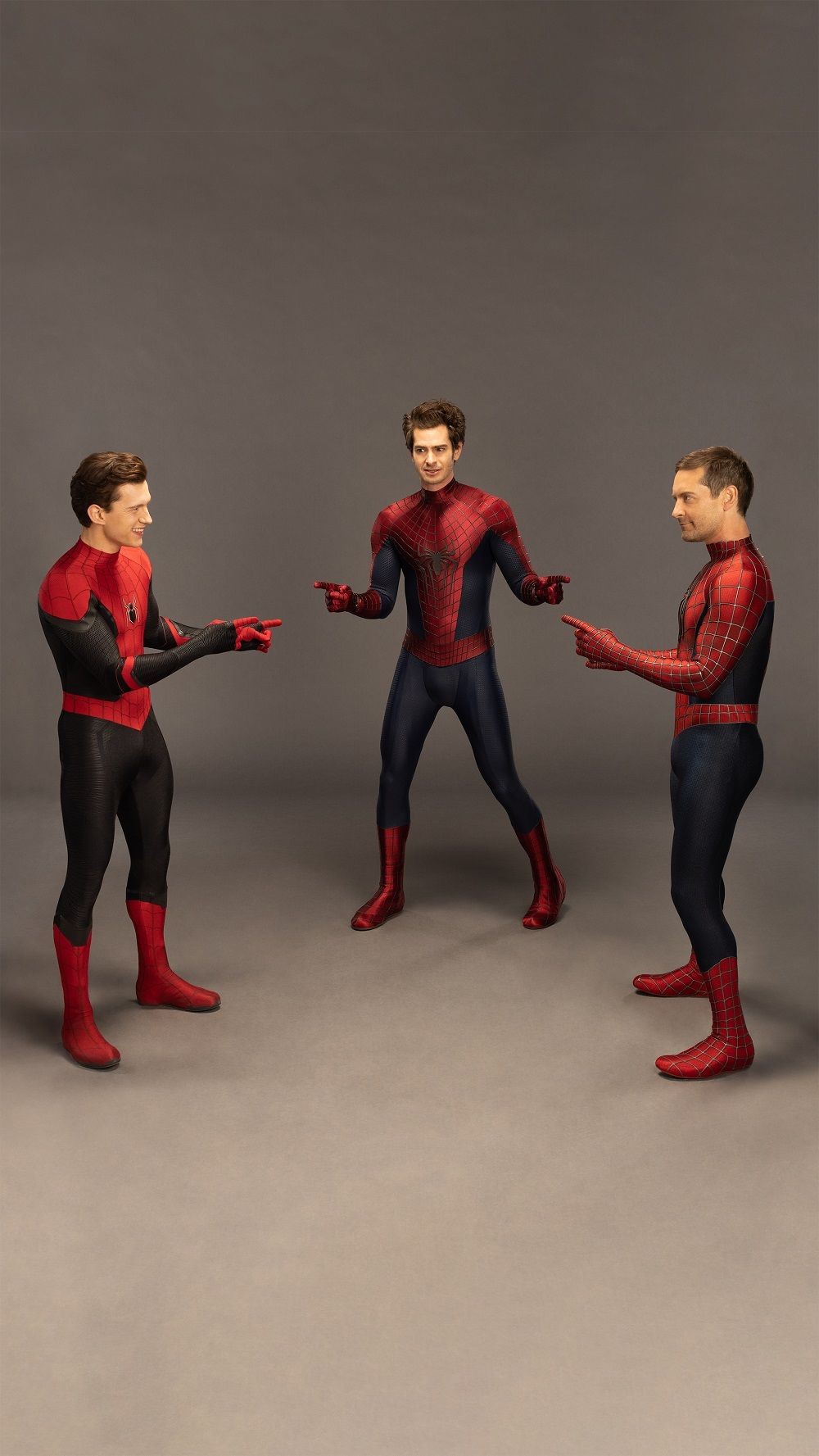Tiga Spider-Man saling menunjuk. (twitter.com/SpiderManMovie)