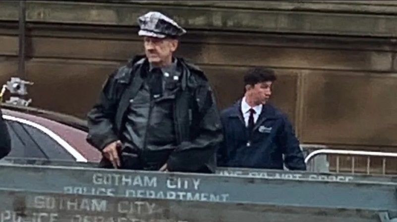 Foto lokasi syuting The Batman, memperlihatkan Barry Keoghan. (Dok. Warner Bros/The Batman)