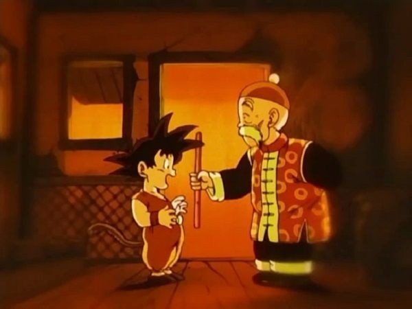 Kakek Gohan menyerahkan Power Pole ke Goku. (Dok. Toei Animation/Dragon Ball)