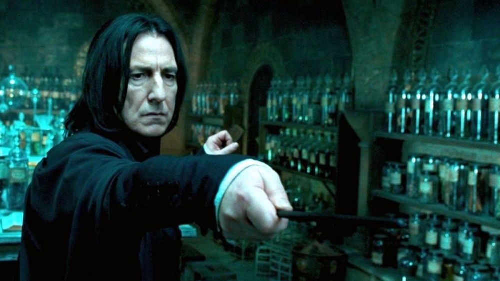 Kenapa Voldemort Tidak Menggunakan Avada Kedavra saat Membunuh Snape?