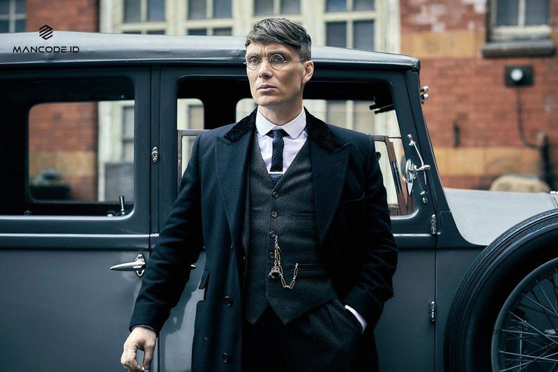 15 Fakta Thomas Shelby, Pemimpin Geng Peaky Blinders!