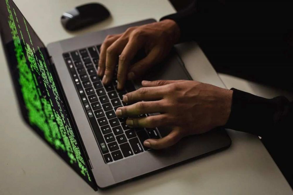 6 Cara Sederhana Agar Terlihat Seperti Hacker Profesional - Tekno