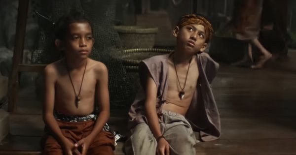 Anak-anak desa yang sedang duduk - Teaser Marjan 2023