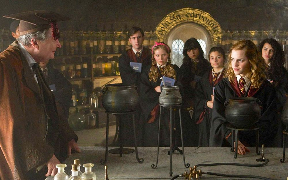 8 Kelas Paling Berbahaya di Hogwarts Harry Potter! Apa Saja?