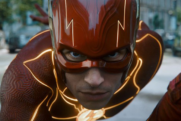 Review The Flash, Pembukaan Multiverse Versi DC