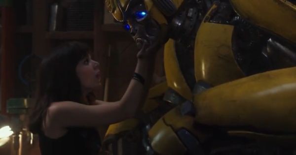 Pertemuan pertama Bumblebee dan Charlie