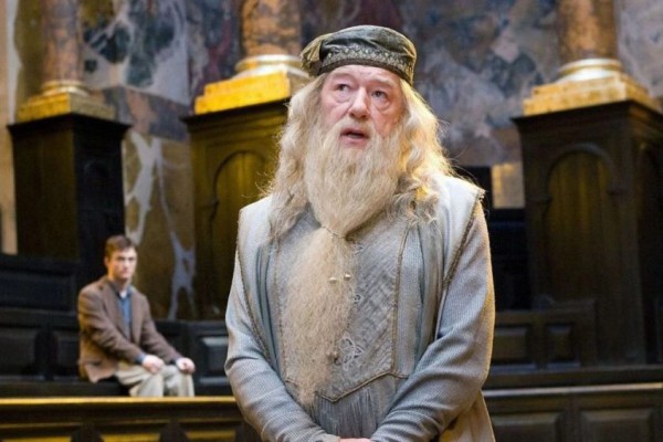 Kenapa Dumbledore Tidak Memberitahu Harry Cara Menghancurkan Horcrux?