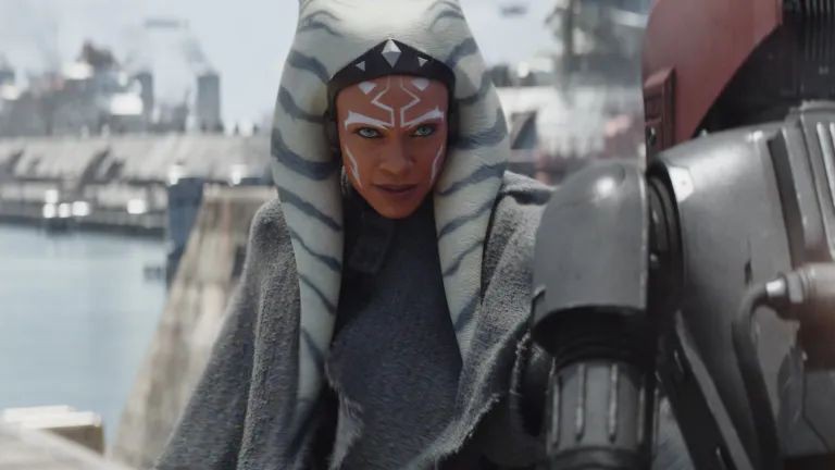 Kenapa Ahsoka Memiliki Dua Lightsaber? Simak Pembahasannya Disini!