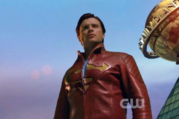 Kenapa Clark Kent Seri Smallville Tak Pakai Kostum Superman?