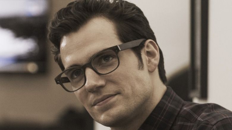 Kenapa Superman Memakai Kacamata untuk Tutupi Identitasnya?