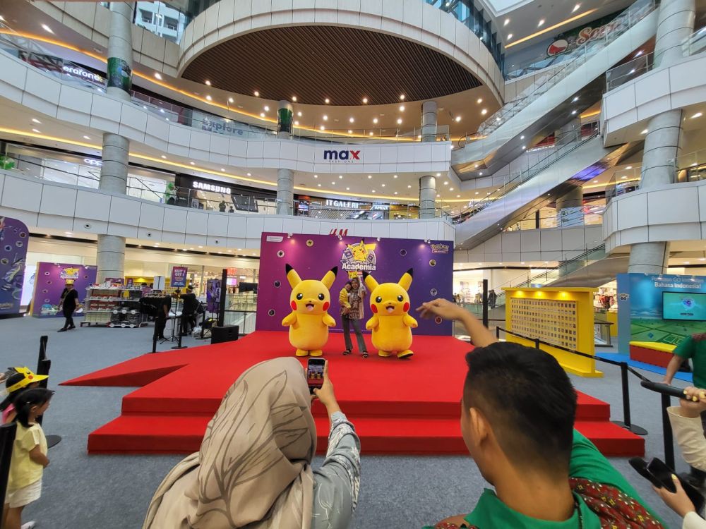 Meet & Greet with Pikachu di Pokémon TCG Academia AEON Mall Sentul (1).jpeg