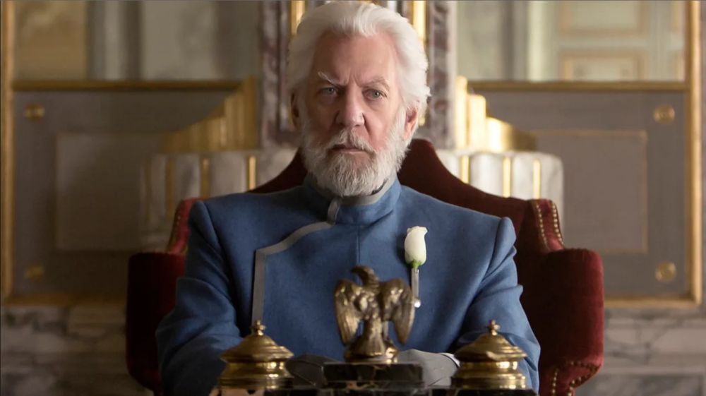 11 Fakta Coriolanus Snow Hunger Games, Presiden Panem 