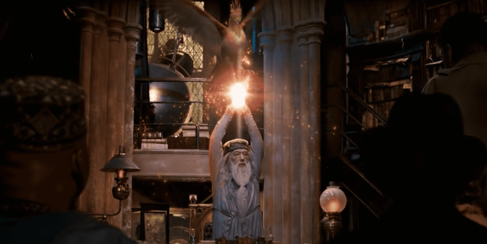 5 Fakta Fawkes, Burung Phoenix Peliharaan Albus Dumbledore!