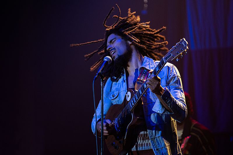Review Bob Marley: One Love, Usaha Marley Menyatukan Jamaika