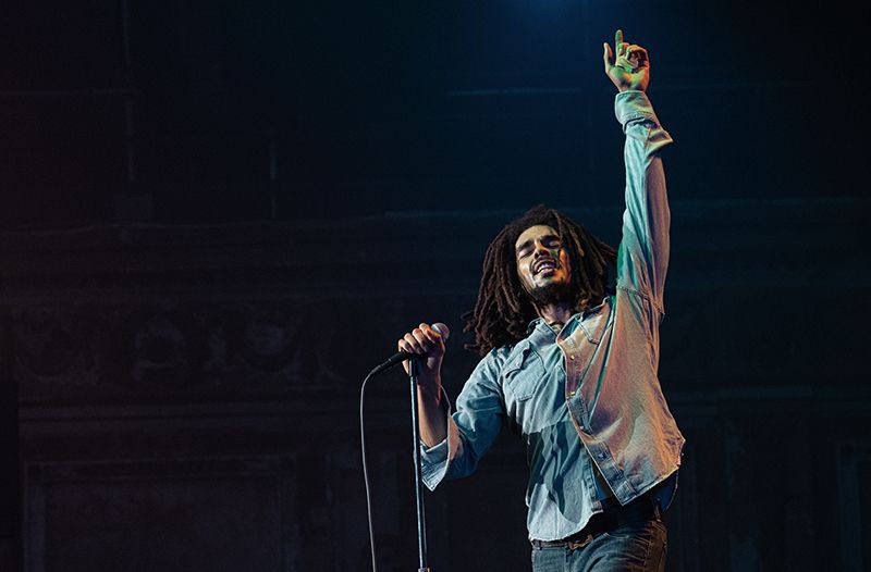 Review Bob Marley: One Love, Usaha Marley Menyatukan Jamaika