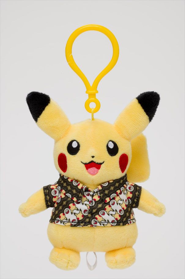 Kartu dan Plush Toys Pikachu Berkemeja Batik Hadir di Bali!