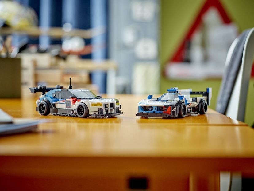 76922 LEGO® Speed Champions BMW M4 GT3 & BMW M Hybrid V8 Race Cars_Lifestyle.jpg