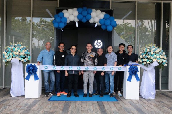 HP Memperkenalkan HP Care and
Gaming Experience Center!